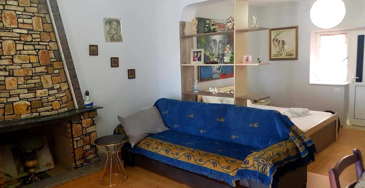 Apartment Aira